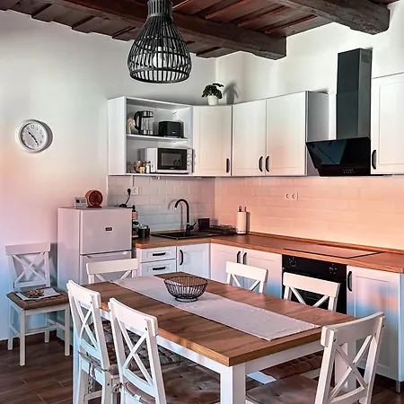 Maja Apartamento *